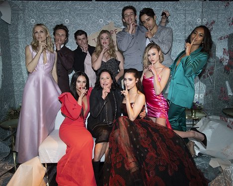 Cast and crew of Freeform’s new original series “Pretty Little Liars: The Perfectionists” celebrated the series premiere with a screening and immersive event in Hollywood - Kelly Rutherford, Janel Parrish, Sasha Pieterse, I. Marlene King, Eli Brown, Sofia Carson, Hayley Erin, Sydney Park - Prolhané krásky: Perfekcionistky - Z akcí