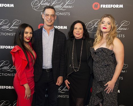 Cast and crew of Freeform’s new original series “Pretty Little Liars: The Perfectionists” celebrated the series premiere with a screening and immersive event in Hollywood - Janel Parrish, I. Marlene King, Sasha Pieterse - Hazug csajok társasága: A perfekcionisták - Rendezvények