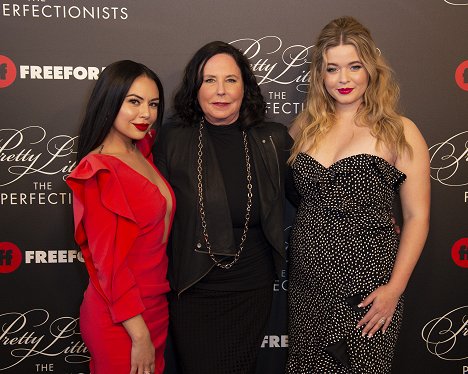 Cast and crew of Freeform’s new original series “Pretty Little Liars: The Perfectionists” celebrated the series premiere with a screening and immersive event in Hollywood - Janel Parrish, I. Marlene King, Sasha Pieterse - Hazug csajok társasága: A perfekcionisták - Rendezvények
