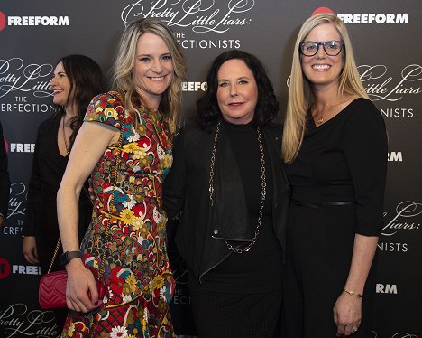 Cast and crew of Freeform’s new original series “Pretty Little Liars: The Perfectionists” celebrated the series premiere with a screening and immersive event in Hollywood - Sara Shepard, I. Marlene King, Elizabeth Allen Rosenbaum - Pretty Little Liars: The Perfectionists - Événements