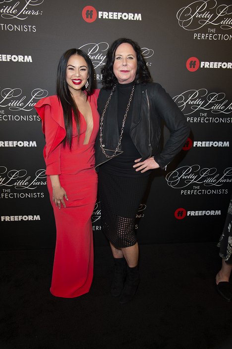 Cast and crew of Freeform’s new original series “Pretty Little Liars: The Perfectionists” celebrated the series premiere with a screening and immersive event in Hollywood - Janel Parrish, I. Marlene King - Prolhané krásky: Perfekcionistky - Z akcí