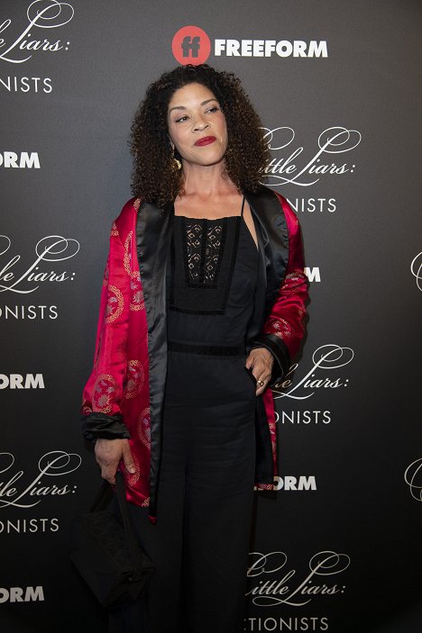 Cast and crew of Freeform’s new original series “Pretty Little Liars: The Perfectionists” celebrated the series premiere with a screening and immersive event in Hollywood - Klea Scott - Hazug csajok társasága: A perfekcionisták - Rendezvények