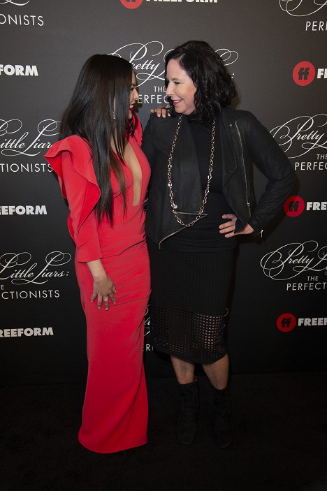 Cast and crew of Freeform’s new original series “Pretty Little Liars: The Perfectionists” celebrated the series premiere with a screening and immersive event in Hollywood - Janel Parrish, I. Marlene King - Prolhané krásky: Perfekcionistky - Z akcií