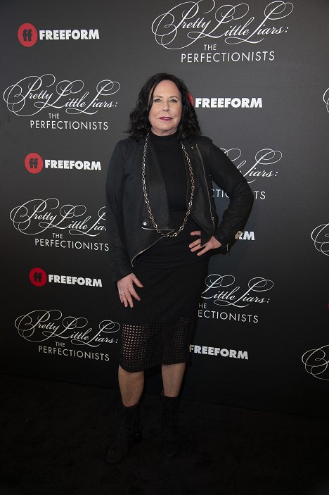 Cast and crew of Freeform’s new original series “Pretty Little Liars: The Perfectionists” celebrated the series premiere with a screening and immersive event in Hollywood - I. Marlene King - Prolhané krásky: Perfekcionistky - Z akcií