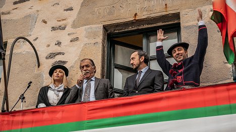 Ingrid García Jonsson, Ramón Barea, Mikel Losada - La pequeña Suiza - Kuvat elokuvasta