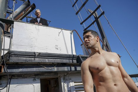 Mark Harmon, Wilmer Valderrama - NCIS: Naval Criminal Investigative Service - Mona Lisa - Van film