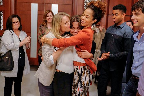 Rosie O'Donnell, Teri Polo, Maia Mitchell, Sherri Saum, Tom Williamson, David Lambert - The Fosters - Lucky - Photos