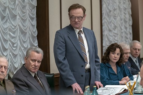 Stellan Skarsgård, Jared Harris, Emily Watson - Černobyl - Please Remain Calm - Z filmu