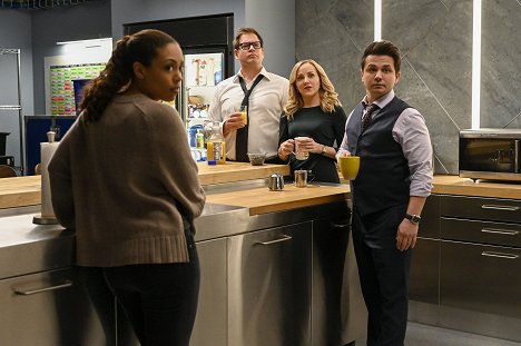 Michael Weatherly, Geneva Carr, Freddy Rodríguez - Bull - Split Hairs - Photos