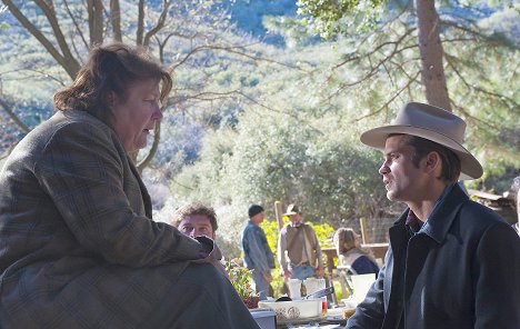Margo Martindale, Timothy Olyphant - Justified - For Blood or Money - Photos