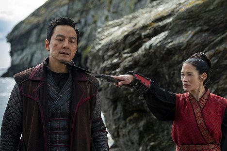 Daniel Wu Yin-cho, Eugenia Yuan - Into the Badlands - La Malédiction de la pluie rouge - Film