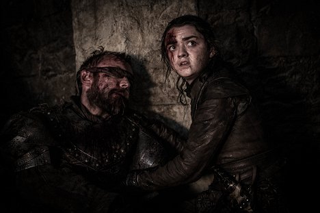 Richard Dormer, Maisie Williams - Game of Thrones - The Long Night - Photos