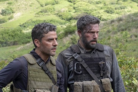 Oscar Isaac, Ben Affleck - Potrójna granica - Z filmu