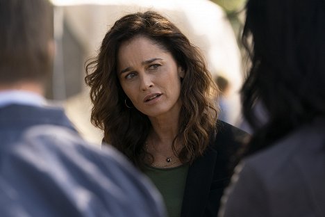 Robin Tunney - The Fix - Ghost Whisperer - Photos