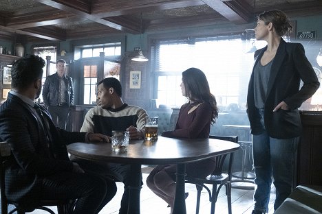 Scott Foley, Tyler James Williams, Ana Ortiz, Lauren Cohan - Whiskey Cavalier - Emma - Filmfotos