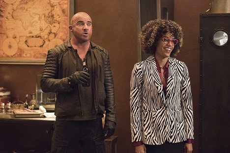 Dominic Purcell, Maisie Richardson-Sellers - Legends of Tomorrow - Egg MacGuffin - Photos