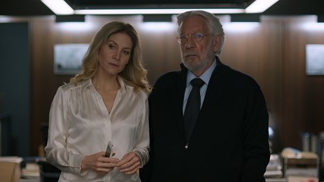 Elizabeth Mitchell, Donald Sutherland - Crossing Lines - In Loco Parentis - Do filme