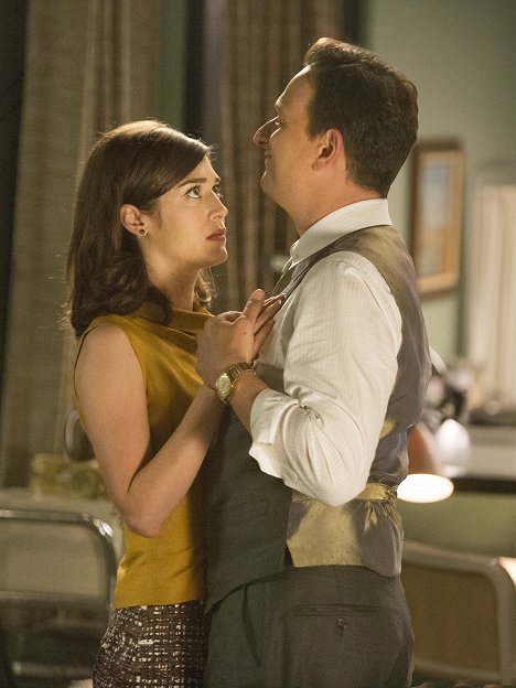 Lizzy Caplan, Josh Charles - Masters of Sex - Two Scents - Photos