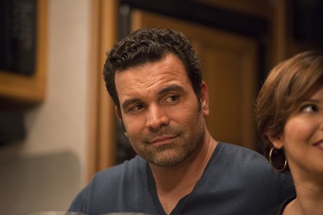 Ricardo Chavira - Welcome to the Family - Molly and Junior Find a Place - Photos