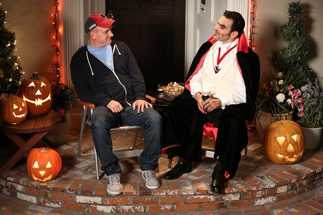 Mike O'Malley, Ricardo Chavira - Welcome to the Family - Halloween - Kuvat elokuvasta