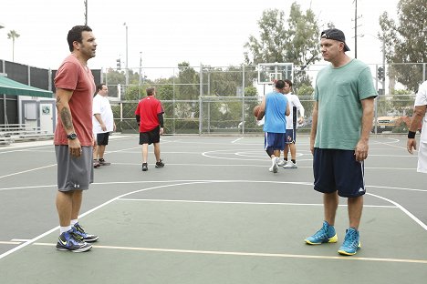 Ricardo Chavira, Mike O'Malley - Welcome to the Family - Dan and Miguel Play Ball - Van film