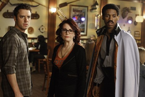 Bret Harrison, Megan Mullally, Alphonso McAuley - Breaking In - Cyrano de Nerdgerac - Z filmu