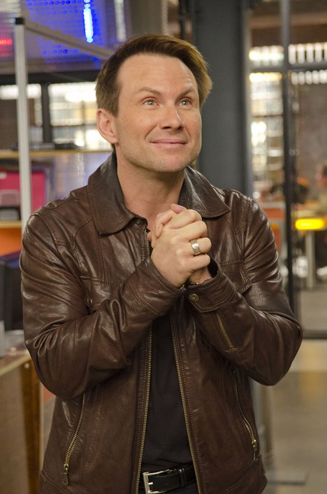 Christian Slater - Breaking In - Chasing Amy and Molly - Photos