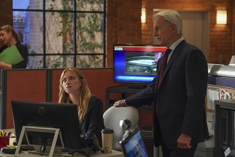 Emily Wickersham, Mark Harmon - NCIS: Naval Criminal Investigative Service - Judge, Jury… - Van film