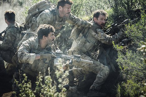Justin Melnick, David Boreanaz, Tyler Grey - SEAL Team - Jusqu'au bout de l'enfer - Film