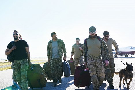 Neil Brown Jr., David Boreanaz, Scott Foxx, A. J. Buckley, Justin Melnick, Dita "The Hair Missile" Dog - SEAL Team - Never Out of the Fight - Photos