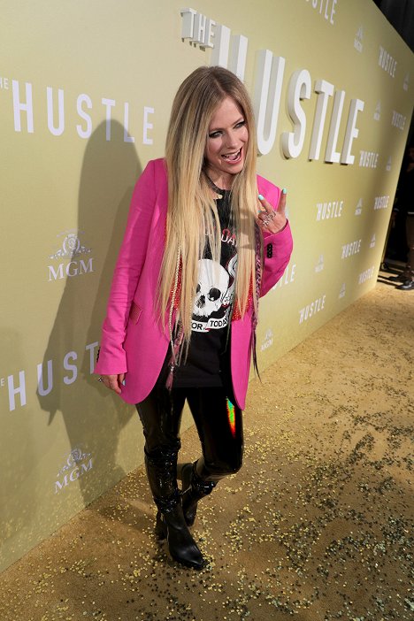 The World Premiere of THE HUSTLE on May 8, 2019 at the ArcLight Cinerama Dome in Los Angeles, California - Avril Lavigne - Timadoras compulsivas - Eventos