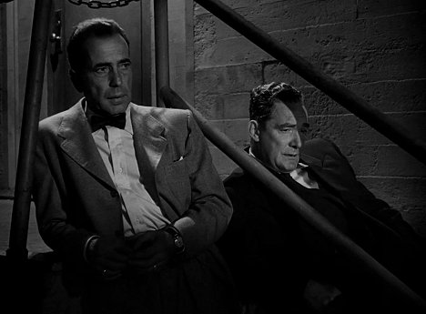 Humphrey Bogart, Roy Roberts - The Enforcer - Photos