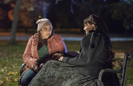 Beanie Feldstein, Natasia Demetriou - Lo que hacemos en las sombras - City Council - De la película