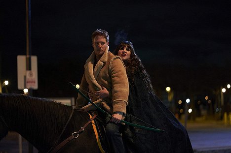 Jake McDorman, Natasia Demetriou - What We Do in the Shadows - Animal Control - Van film