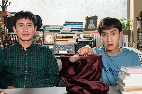 Ha-kyun Shin, Kwang-soo Lee - Naeui teukbyeolhan hyeongje - Kuvat elokuvasta
