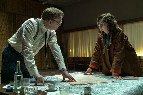 Jared Harris, Emily Watson - Czarnobyl - Please Remain Calm - Z filmu