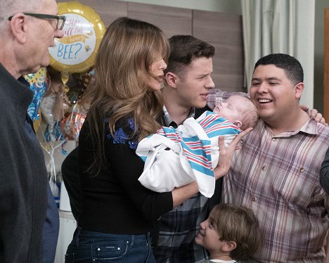 Nolan Gould, Jeremy Maguire, Rico Rodriguez - Modern Family - A Year of Birthdays - Van film