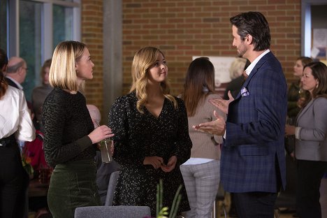 Sasha Pieterse - Pretty Little Liars: The Perfectionists - Hook, Line And Booker - Photos