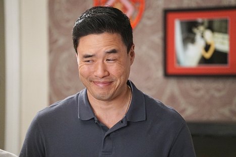 Randall Park - Fresh Off the Boat - The Gloves Are Off - Z filmu