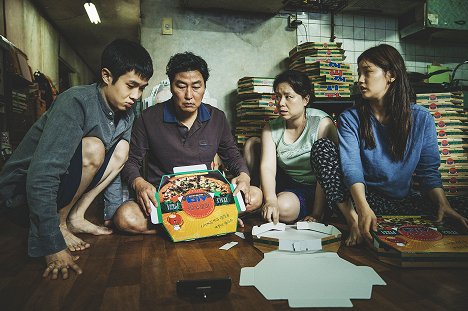 Woo-shik Choi, Kang-ho Song, Hye-jin Jang, So-dam Park - Parasite - Kuvat elokuvasta
