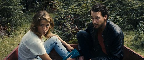 Adèle Haenel, Jonathan Couzinié - Les Héros ne meurent jamais - Filmfotos