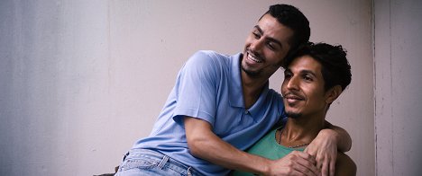 Djanis Bouzyani, Karim Ait M'Hand - Tu mérites un amour - Van film