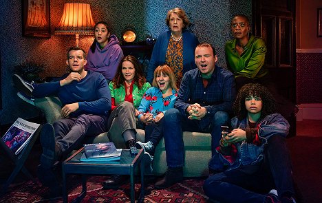 Russell Tovey, Jade Alleyne, Jessica Hynes, Ruth Madeley, Anne Reid, Rory Kinnear, T'Nia Miller, Lydia West - Years and Years - Promokuvat