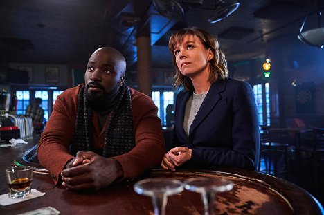 Mike Colter, Katja Herbers - Evil - Höhere Mächte - Filmfotos