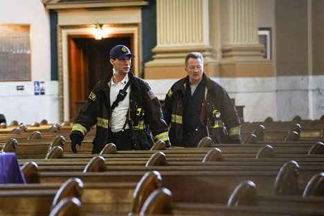 Jesse Spencer, Christian Stolte - Chicago Fire - The White Whale - Film