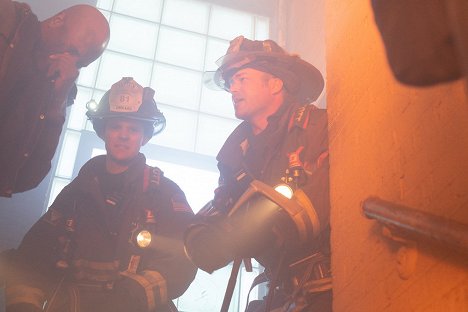Jesse Spencer, Taylor Kinney - Chicago Fire - In guten wie in schlechten Zeiten - Filmfotos