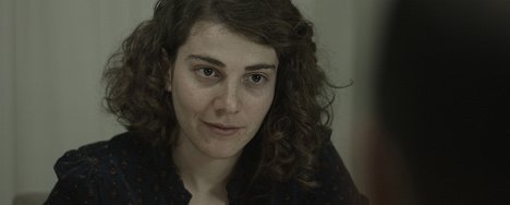 Fatma Yıldız - Arada - De la película