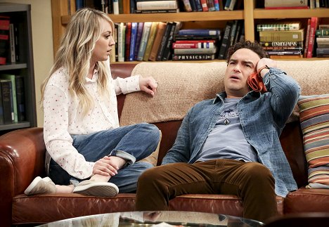 Kaley Cuoco, Johnny Galecki - The Big Bang Theory - Die Entscheidungsfindungs-Verwirrung - Filmfotos