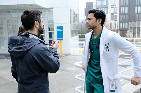 Manish Dayal - The Resident - Emergency Contact - Del rodaje