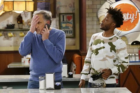 Judd Hirsch, Jermaine Fowler - Superior Donuts - Balls and Streaks - Photos